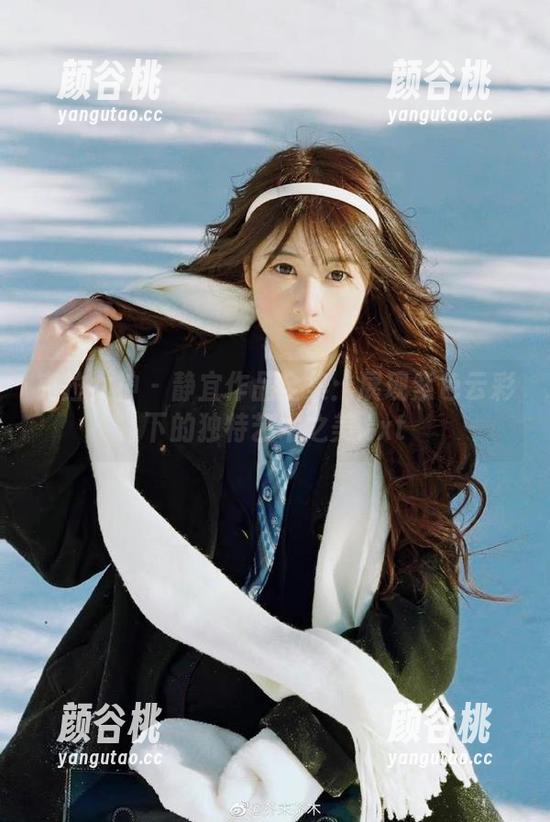 克拉女神 - 静宜作品全集：展现紫色云彩下的独特艺术之美.txt