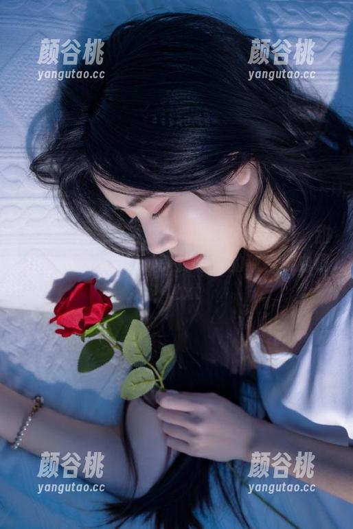 克拉女神 - 高清颖儿制服艺术作品集，甜美与帅气并重，快来探寻她的独特魅力吧！.txt