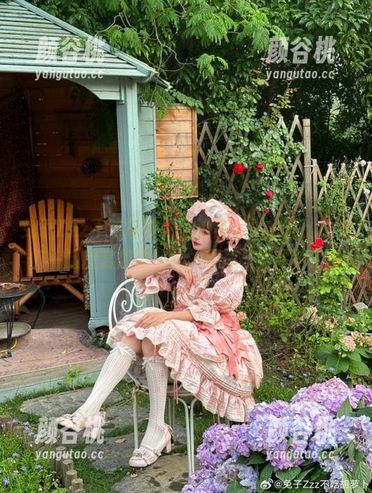 兔子Zzz不吃胡萝卜的油亮写真作品，让我们一起欣赏那些惊艳的原图与图片吧.txt