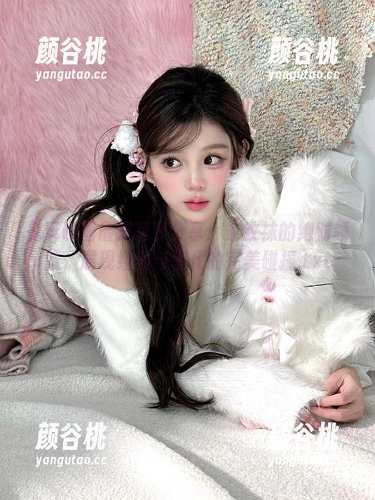 兔玩映画最新写真分享：条纹袜的绝对领域，展现经典与现代的完美碰撞.txt