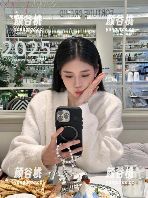 兔玩映画呈现：制服妹妹的小细腿，绝美套图让你心动不已！.txt