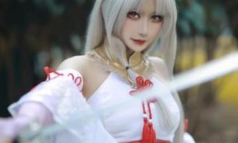 兔胖胖min独创的百合黑白兔女郎写真合集，视觉盛宴呈现.txt