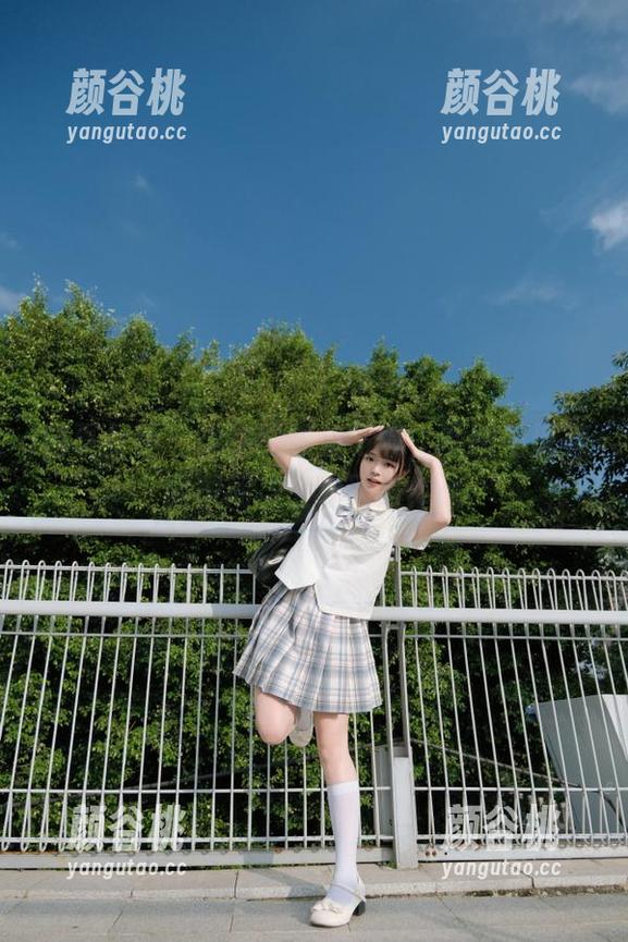 初夏女神-柒柒 初夏女神 - 柒柒的教室写真,原图呈现美丽瞬间与生动图片.txt