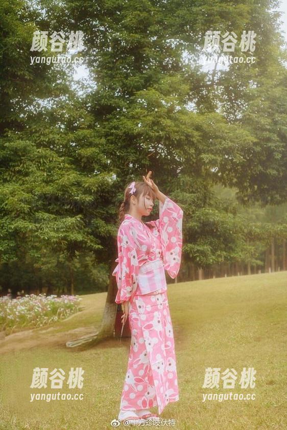 大胆在线探秘：十万珍吱伏特的白桃乌龙奶茶写真合集，让你的审美嗨起来！.txt