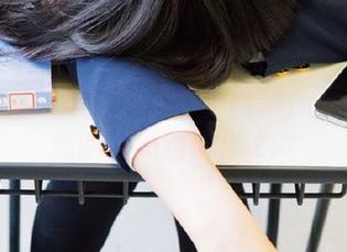 来看看可可小白兔的吊带图集，在线重温她的甜美瞬间！.txt