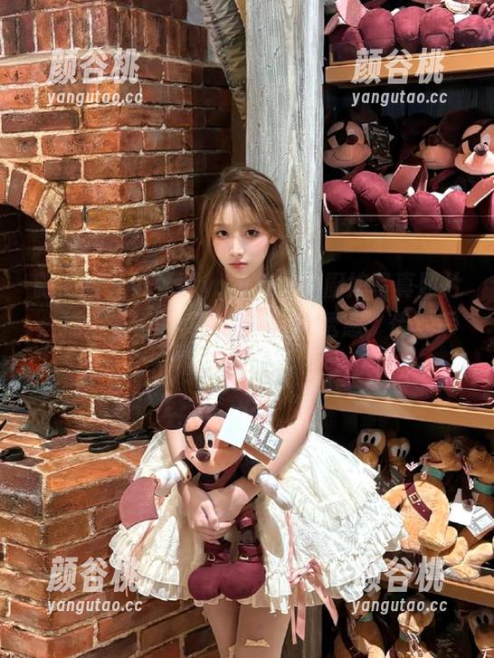 微密圈 - 可可西yyy与她的厨娘写真照片：描绘生活的美好与美食的诱惑，传递幸福感.txt