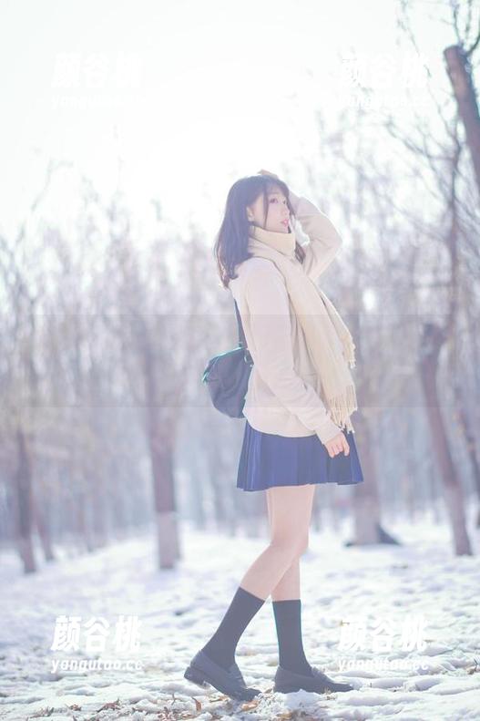 周叽是可爱兔兔的免费JK写真大放送，演绎出无尽的少女心！.txt