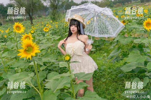 咬一口兔娘学姐的定制写真图片，带你走进她的美丽世界！.txt