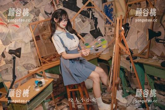 咬一口兔娘水手服全套写真下载，感受她在校园中的甜美与活力.txt