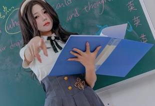 在咬一口兔娘教室探秘，发现每幅作品背后的动听原图历程.txt