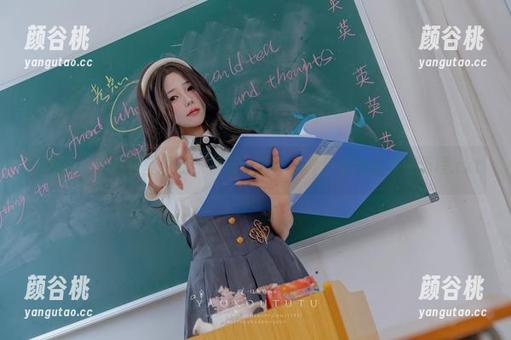 在咬一口兔娘教室探秘，发现每幅作品背后的动听原图历程.txt