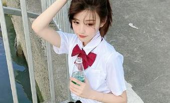 草莓泳衣靓丽出镜，喵糖映画最新套图资源让你沉醉其中.txt