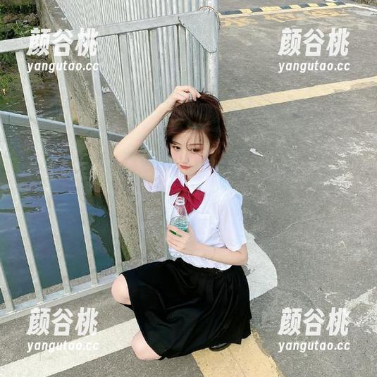 草莓泳衣靓丽出镜，喵糖映画最新套图资源让你沉醉其中.txt