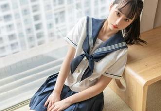 走进喵糖映画，在线浏览黑色制服少女的迷人图片，捕捉每一个动人瞬间.txt