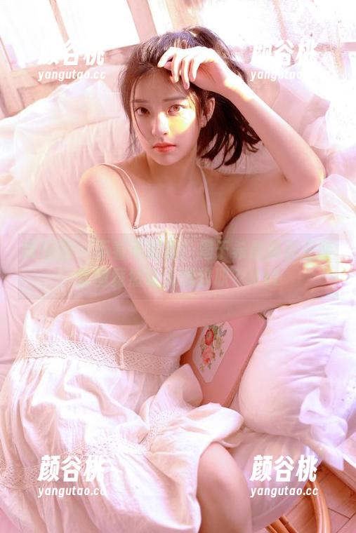 嗲囡囡 - 不看不知道！周于希最新职业装套图竟然让人想辞职？.txt