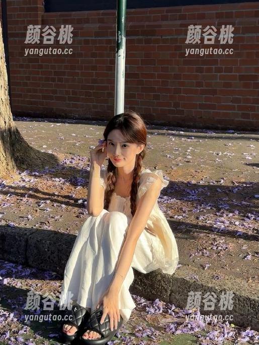 嗲囡囡 - 欣欣Rubybaby白丝系列作品全集：惊艳与优雅并存，展现她的多重魅力与风情！.txt