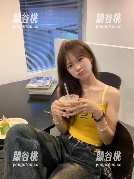 嗲囡囡 - 观看陈怡曼校园写真，原图呈现她的梦幻校园生活.txt