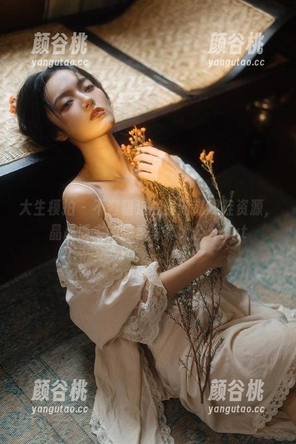 大生模拍 - 不容错过的最新高跟鞋资源，晶晶博主的独家写真大公开.txt