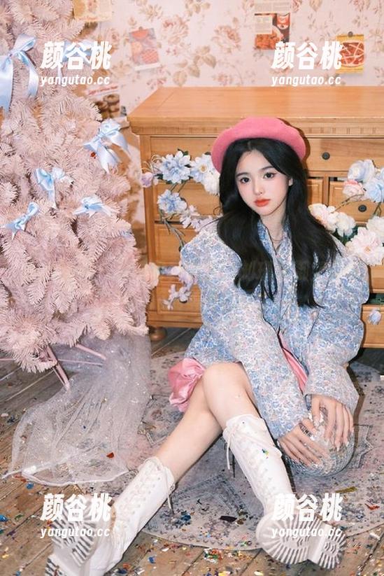 头条女神 - 热门写真全集：刘瑾希御姐花与蛇Cici版的美丽瞬间.txt