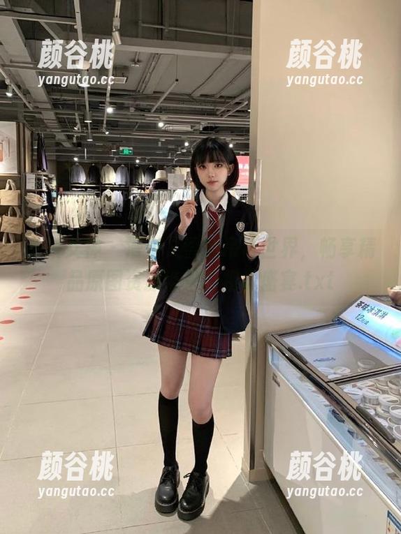 头条女神-文雪 头条女神 - 漫游文雪的吊带世界,畅享精品原图资源带来的视觉盛宴.txt