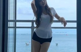 头条女神 – 易阳全新写真图包更新：与你身边的莫妮卡共享优雅瞬间.txt
