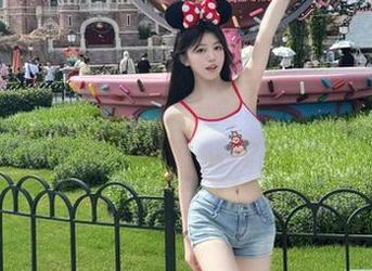 头条女神 – 感知李由美的私人空间：浴室精选图集一窥其独特魅力.txt