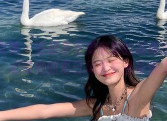 头条女神 – 在线享受樊安妮的高清比基尼写真，记录她的夏日风情与青春魅力.txt