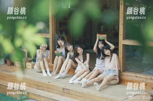 头条女神 - 精选琳琳的职业装套图：职场女性的自信与优雅尽在其中.txt