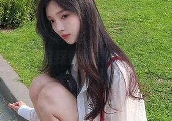 头条女神 – 筱溪浴室无圣光图集：在细腻的瞬间中，一起探索她灵动的生活哲学与艺术视野.txt