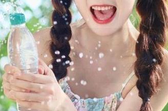 头条女神 – 萌琪琪的夏日福利图包，释放你的青春热情！.txt
