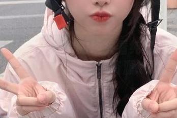 头条女神 – 从钟晴的镜头看纯白：引人注目的图集和绝美资源.txt