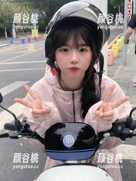 头条女神 - 从钟晴的镜头看纯白：引人注目的图集和绝美资源.txt