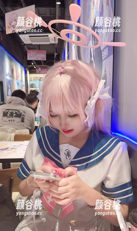 获取奇行家狗崽红丝绒旗袍专属图册，免费分享优雅与美丽！.txt