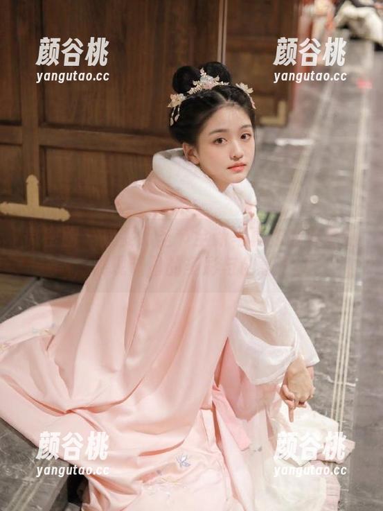 微密圈 - 奶雯万圣节全新写真作品集更新，展现节日的多彩与创意.txt