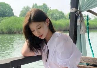 微密圈 – 奶雯用墨绿内裤展现好身材，惊艳美图资源等你下载！.txt