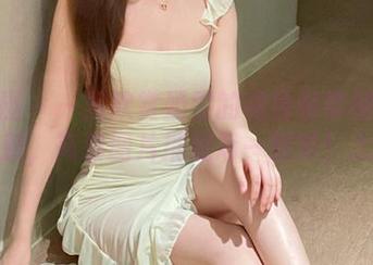 微密圈 – 一起欣赏奶雯的银色吊带裙写真更新，高清图片捕捉每一细节！.txt
