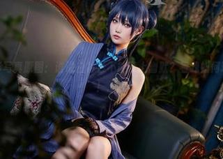 嫣嫣子白衬衫写真原图：谁说白衬衫不能带上幽默？看我如何玩转自嘲魅力！.txt