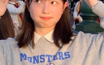 微密圈 – 安妮yoo的制服写真图包，分享她的独特魅力与青春气息.txt