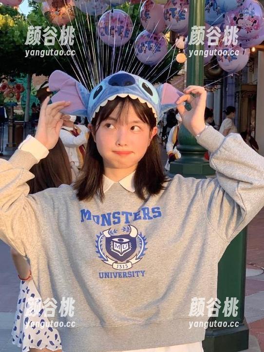 安妮yoo 微密圈 - 安妮yoo的制服写真图包,分享她的独特魅力与青春气息.txt
