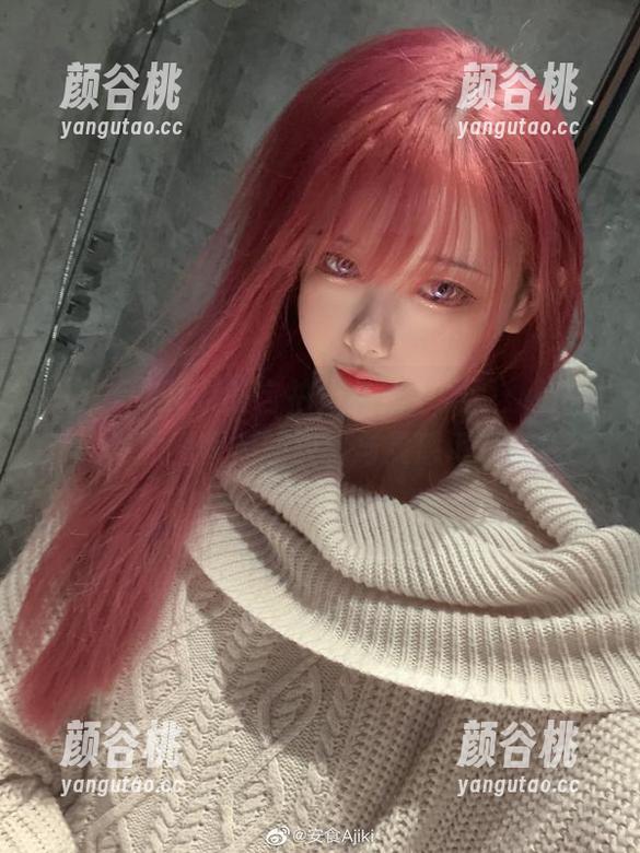 从安食Ajiki的自拍作品集中发现：每张原图背后的故事与灵感.txt