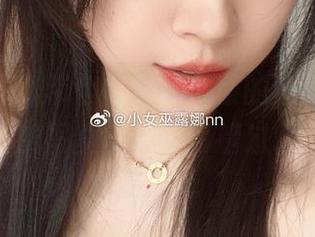 小女巫露娜带你领略镭射紫的魅力，壁纸般的写真真的不可错过.txt