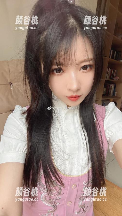 抢先体验！小女巫露娜最新水手服写真资源火热发布，快来感受她的魅力吧！.txt