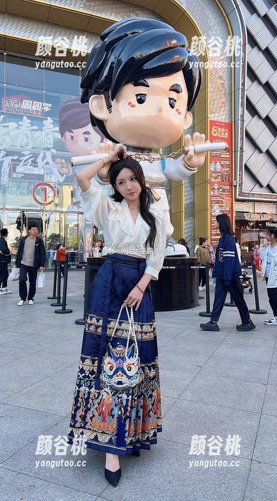 领略小女巫露娜不知火舞之美：超实用精致写真美图合集.txt