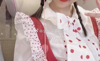 小女巫露娜的金丝旗袍高清壁纸：只为让你欣赏到她的自嘲与优雅的完美结合.txt