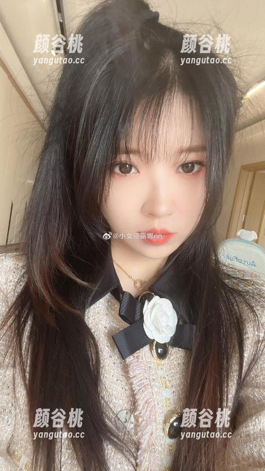 小女巫露娜的居家生活：一组充满温情的私房作品，令人心旷神怡.txt