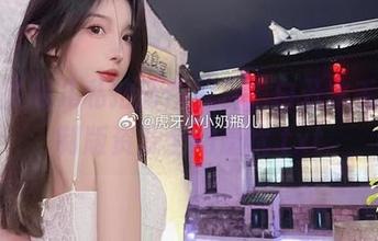 小小奶瓶儿私拍新作解析，白开水毛衣定制版资源全网最优.txt