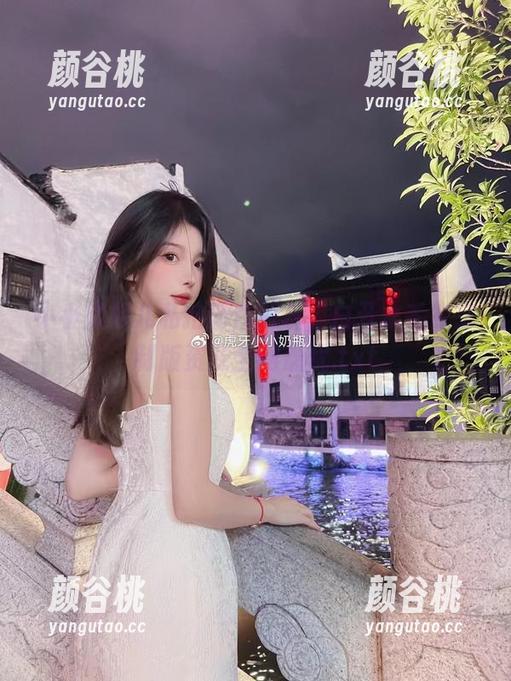 小小奶瓶儿私拍新作解析，白开水毛衣定制版资源全网最优.txt