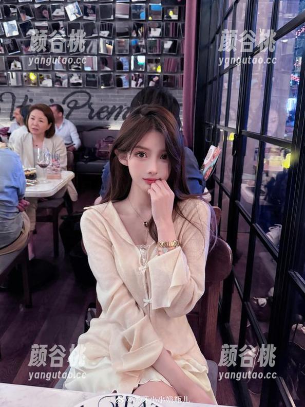 探索可爱风格！最新小小奶瓶儿双马尾制服师生剧情加长版套图精彩呈现！.txt