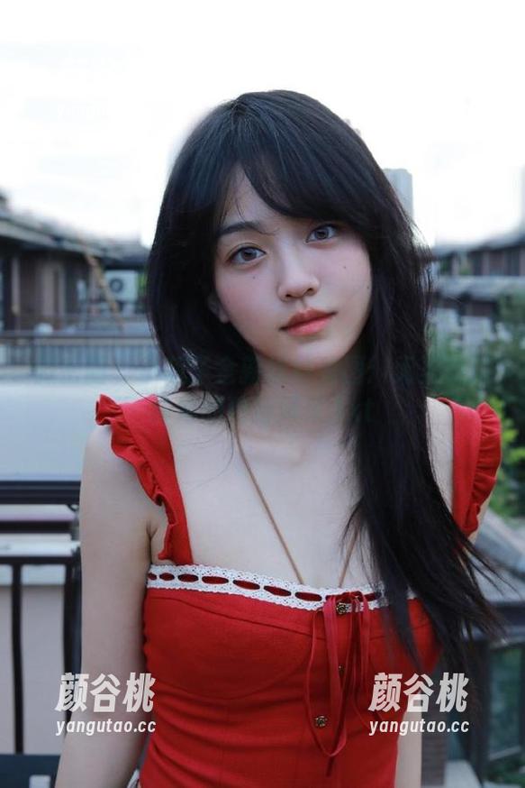 微密圈 - 小萌子全新丝袜美图：无圣光演绎她的独特风采.txt