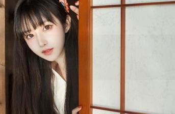 一起分享小鹿鹿shika兔女郎的写真集，笑看每一个活泼瞬间，生活就该这么有趣！.txt